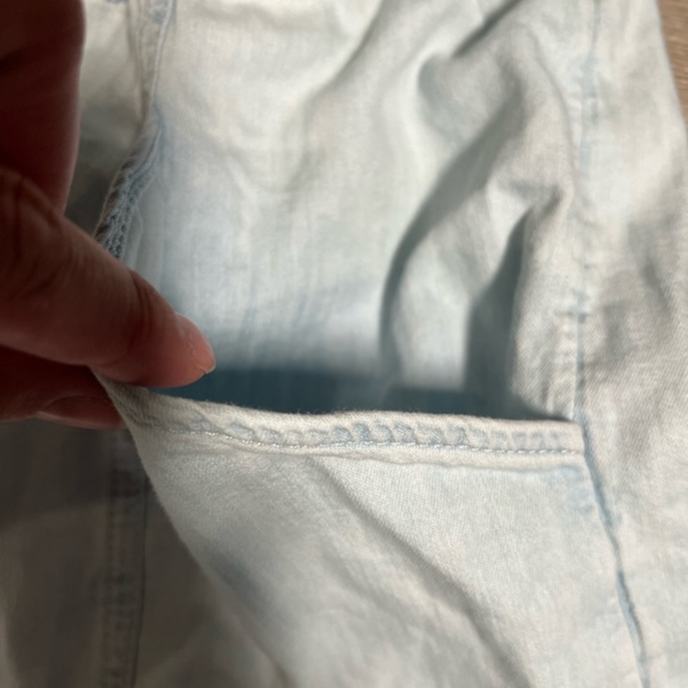 Elizabeth and‎ James Women Shorts- Large - Picture 3 of 8